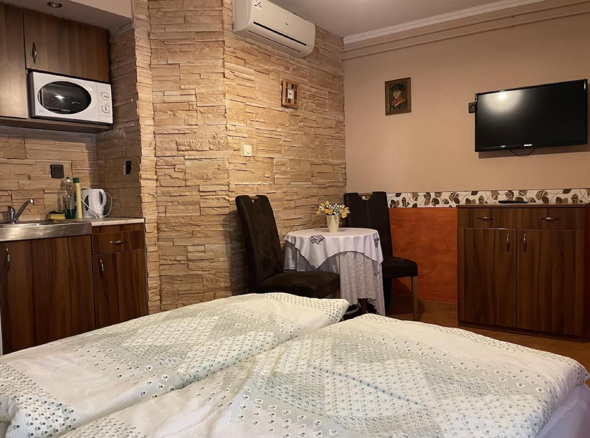 Rozmann Family Panzio & Apartmanhaz Шарвар Экстерьер фото