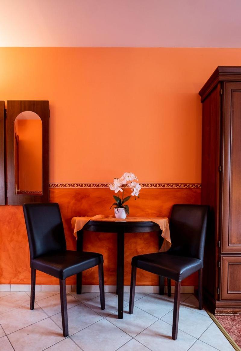 Rozmann Family Panzio & Apartmanhaz Шарвар Экстерьер фото