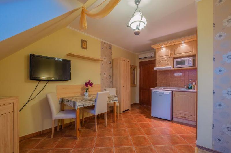 Rozmann Family Panzio & Apartmanhaz Шарвар Экстерьер фото